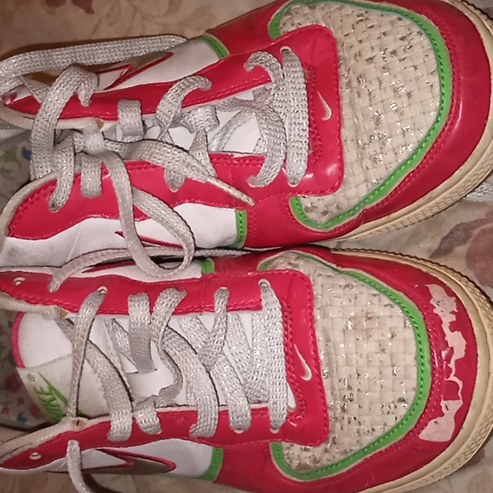 VINTAGE NIKE'S HOT PINK & NEON GREEN WHITE TENNIS SHOES